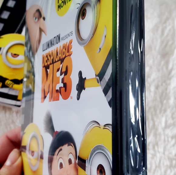 LIMITED EDITION DESPICABLE ME 3 NEW! - Picture 4 of 6